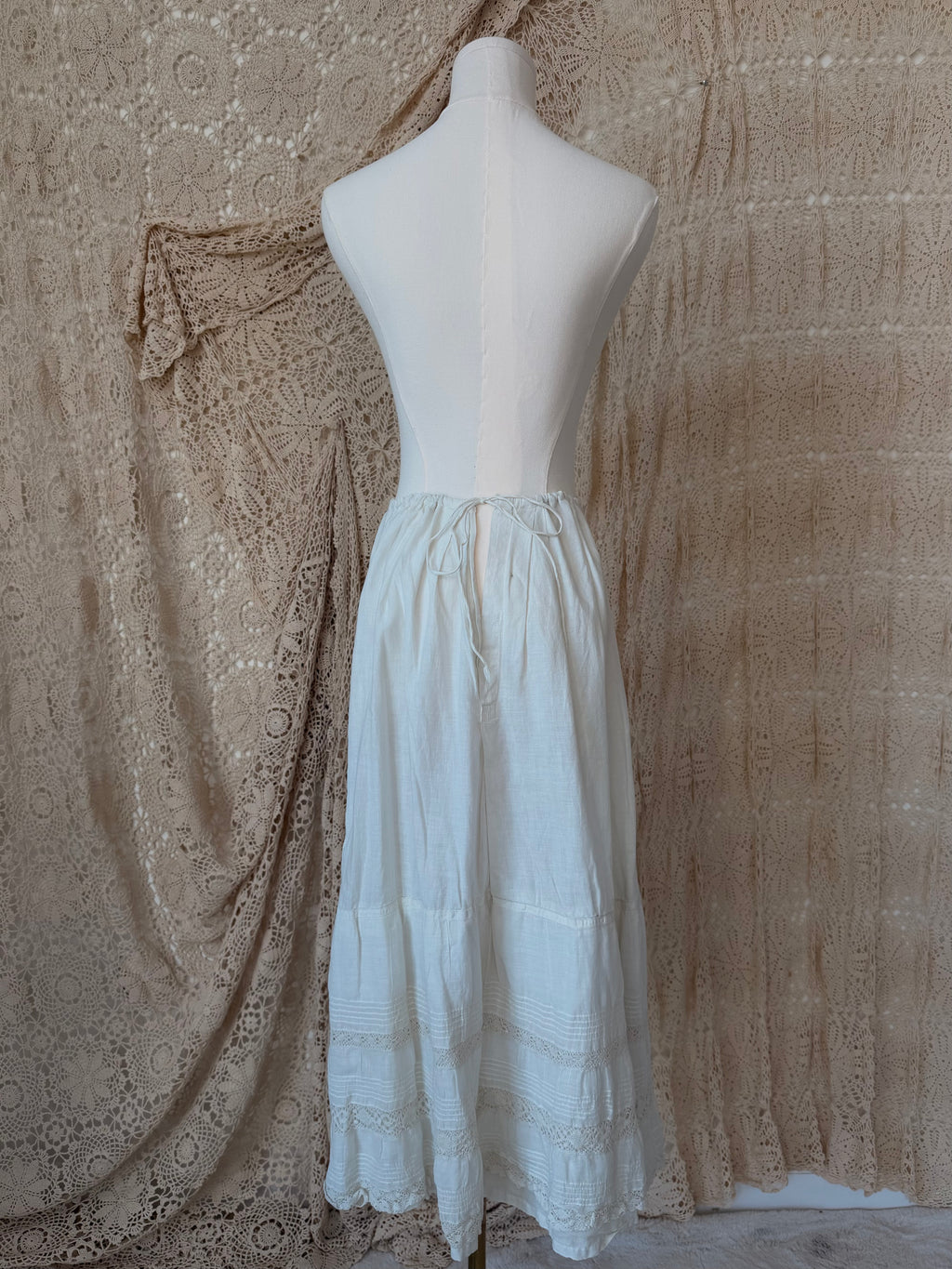 1900s Edwardian Cotton Petticoat with Crochet Lace Trim